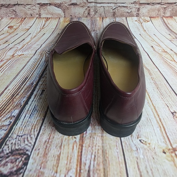 BURGUNDY ANNE KLEIN LOAFERS - Picture 3 of 4